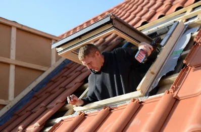 Pose de fenêtres de toit Velux à Bias